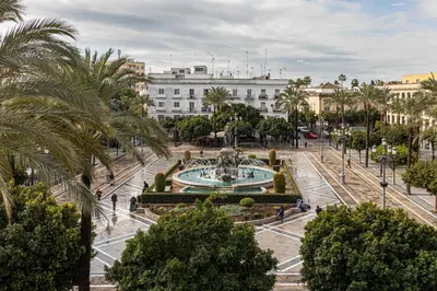 a view of a park with a fountain and buildings at Allo Apartments Plaza Arenal Centro 2 Habitaciones in Jerez de la Frontera