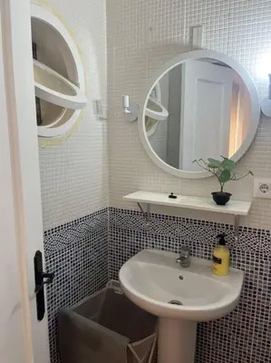 a bathroom with a sink and a mirror at Apartamento Veracruz in Rota
