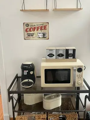 a microwave sitting on a table in a kitchen at Apartamento Veracruz in Rota