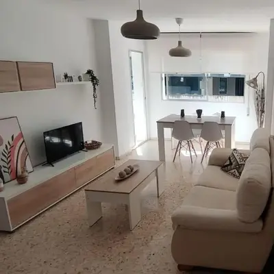 Amplio apartamento junto a la Playa Victoria