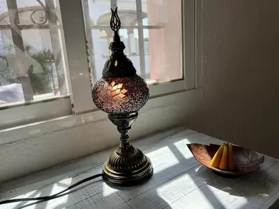 a vase sitting on a table next to a window at CÁDIZ - GANESHA acogedor apartamento en Chiclana de la Frontera, España in Chiclana de la Frontera