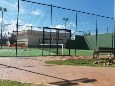 a batting cage with two benches on a tennis court at Puerta de Doñana: Playa y centro a un paso. in Sanlúcar de Barrameda