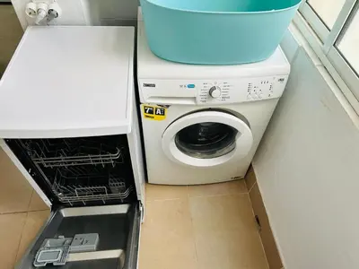 a washer and dryer sitting next to a washing machine at Rinconcito Gaditano con GARAJE al lado de la PLAYA in Cádiz