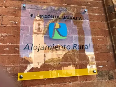 a sign on the side of a brick building at El rincón de Manolita #3 in Bornos