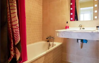 a bathroom with a sink and a bath tub at Cozy Apartment In Sanlúcar De Barrameda in Sanlúcar de Barrameda