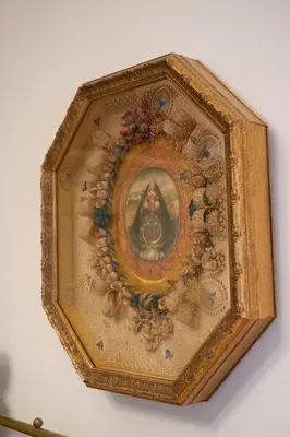 a picture of a painting on a wall at Acogedor Piso Centro Sanlucar de Barrameda in Sanlúcar de Barrameda