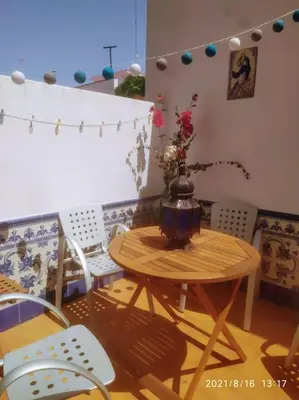 a wooden table and chairs in a room at Acogedor Piso Centro Sanlucar de Barrameda in Sanlúcar de Barrameda