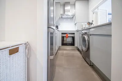 a laundry room with a washer and dryer at Apartamento La Luna Nueva en Cádiz in Cádiz