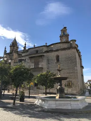 an old building with a fountain in front of it at Apartamentos Makao Puerta del Olivillo in Jerez de la Frontera