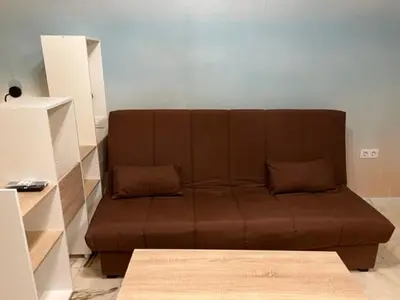 a brown couch sitting in a living room at Apartamento El Alquimista in Cádiz