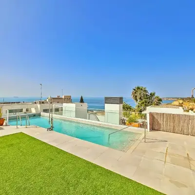 Oceanfront Duplex with a Rooftop Pool and Terrace