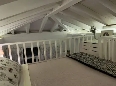 a living room with a couch and a table at Casa de invitados, a pie de playa, en La Torre Verde in El Puerto de Santa María