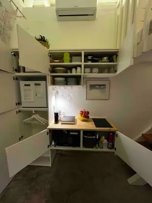 a room with a kitchen with white cabinets at Casa de invitados, a pie de playa, en La Torre Verde in El Puerto de Santa María