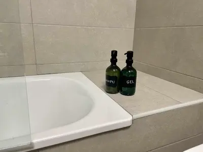 two bottles of wine sitting on top of a bath tub at Casa Carivid - en el centro y con parking gratis - in Sanlúcar de Barrameda
