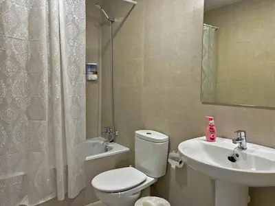 a bathroom with a toilet and a sink and a shower at Apartamento Sheris - Ole Solutions in Jerez de la Frontera