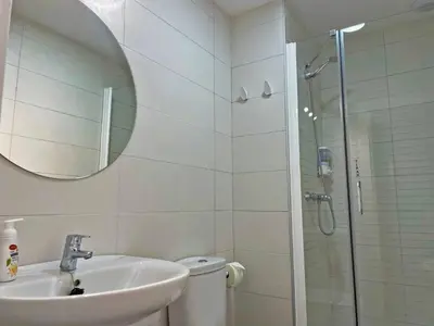 a bathroom with a sink and a shower with a mirror at Apartamento Sheris - Ole Solutions in Jerez de la Frontera