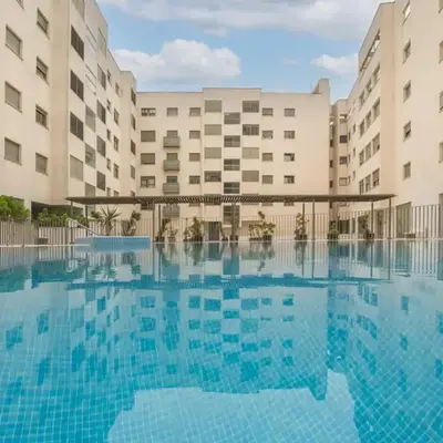 Apartamento céntrico con piscina