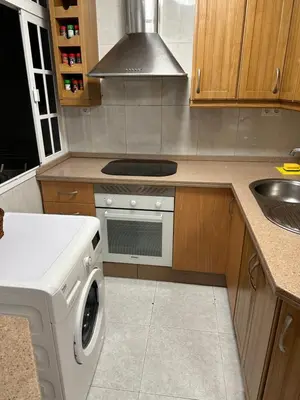 a kitchen with a washing machine and a sink at Apartamento Vista-Beach in Cádiz