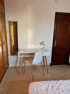 a desk in a room with a chair and a bed at Apartamento Vista-Beach in Cádiz