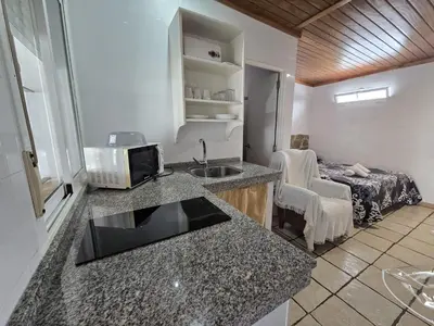 a room with a kitchen with a sink and a bed at Estudios con piscina compartida en Complejo Rural el Mayorazgo in Cádiz