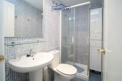 a bathroom with a toilet and a sink and a shower at Apartamento Cigüeña in Sanlúcar de Barrameda