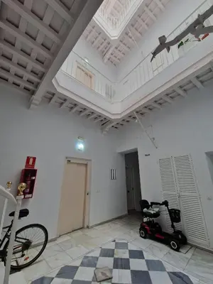 a scooter parked in a room with a ceiling at Apartamento luminoso y céntrico in Cádiz