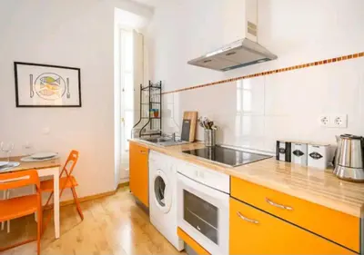 a kitchen with a stove and a sink and a dishwasher at Apartamento luminoso y céntrico in Cádiz