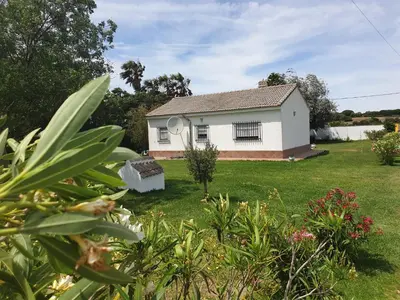 a white house in a yard with plants at Casa Francesca, 90 m2, jardin de 1500m2 in Hozanejos