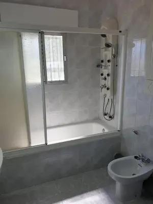 a bathroom with a tub and a toilet and a window at Casa Francesca, 90 m2, jardin de 1500m2 in Hozanejos