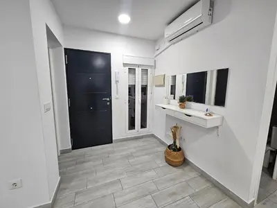a hallway with a black door and a sink at Apartamento mi currilla in Sanlúcar de Barrameda