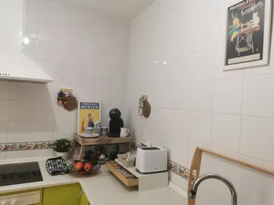 a kitchen with a sink and a microwave at Apartamento Pirrado in Sanlúcar de Barrameda