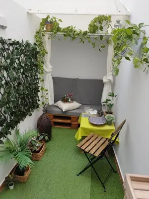 a room with a couch and a table and plants at Apartamento Pirrado in Sanlúcar de Barrameda