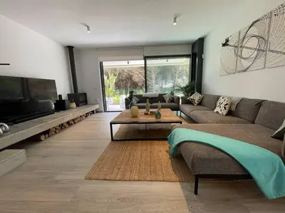 a living room with a couch and a table at Exclusivo chalet en urbanización Roche in Conil de la Frontera