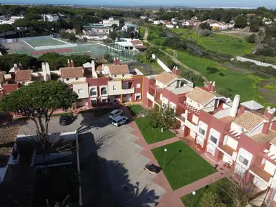 an aerial view of a house with a courtyard at Casa piscina playa Barrosa Delfin 7 in Chiclana de la Frontera
