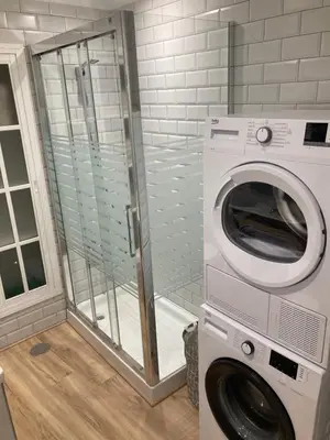 a washing machine in a bathroom with a shower at La Casa de la Fuente in Sanlúcar de Barrameda
