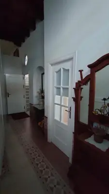 a hallway with a door and a mirror in a room at Casa Las Vidrieras in Puerto Real
