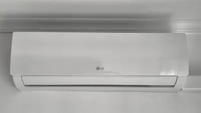 a white microwave oven sitting on top of a counter at Sol y playa Sanlúcar in Sanlúcar de Barrameda
