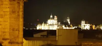 a view of a lit up castle at night at Azafran Jerez estudio in Jerez de la Frontera
