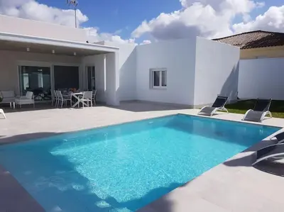 a swimming pool in the backyard of a house at CHALET ARRILUCE Plaza de parking gratis en la playa in Chiclana de la Frontera