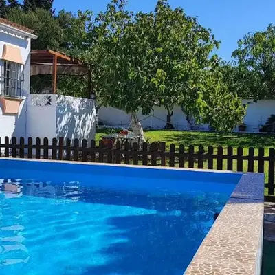 Casa con piscina privada y jardín
