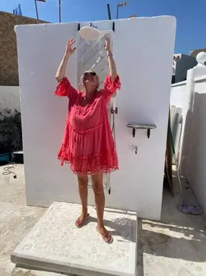 a woman in a red dress standing on a refrigerator at Casa im andalusischen Look in der Nähe von Chipiona in Costa Ballena